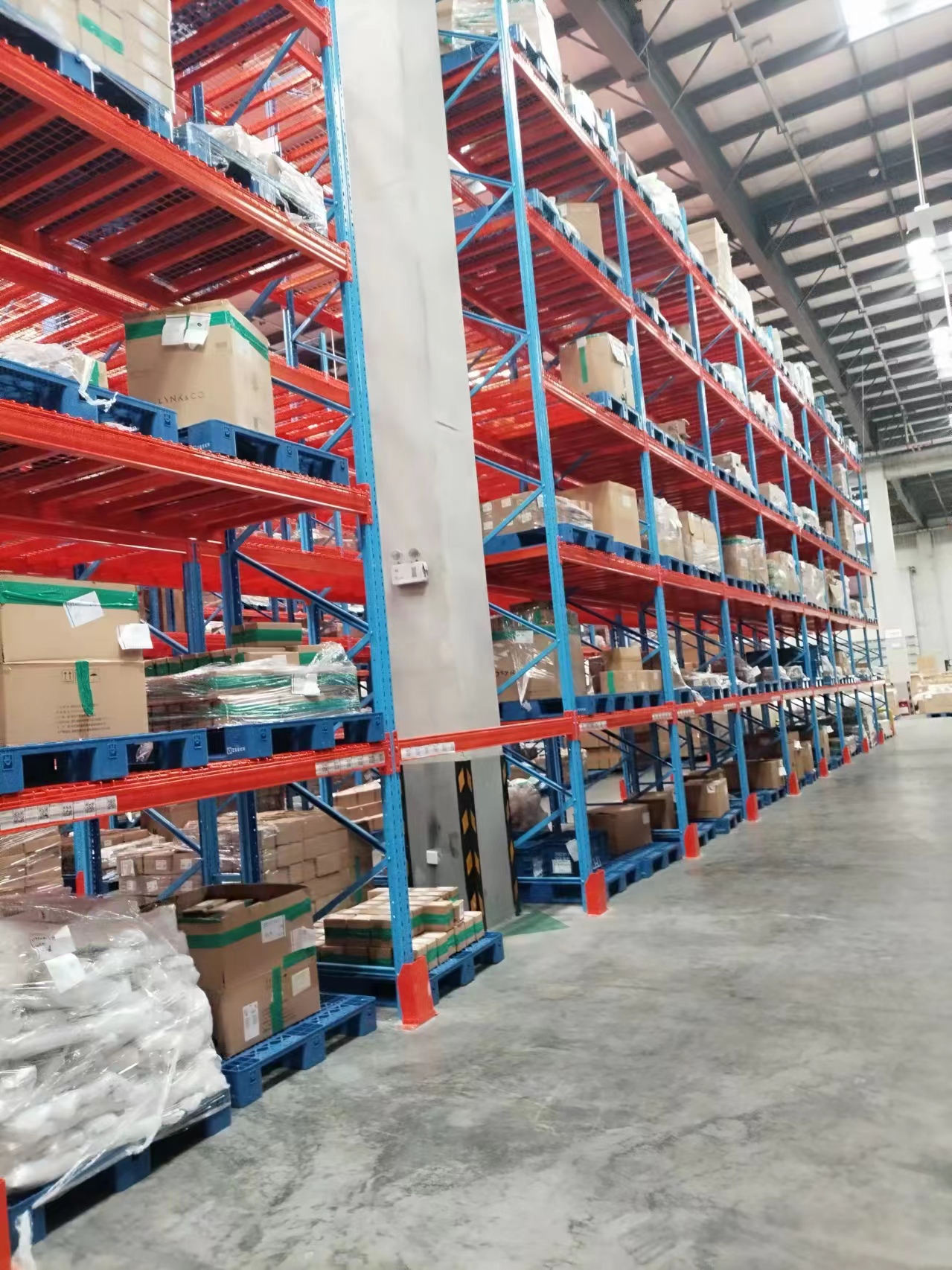 Loaded pallet racking aisle in the automotive components warehouse