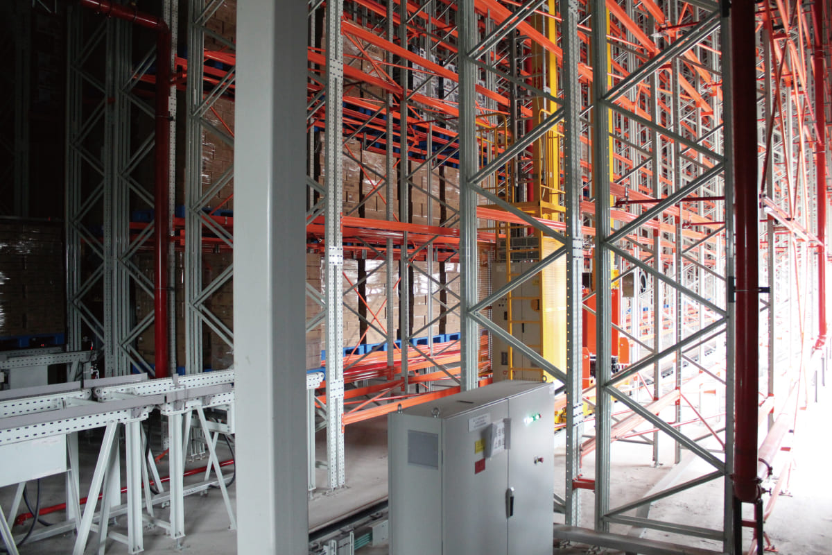 High-bay racking structure for automated pallet storage